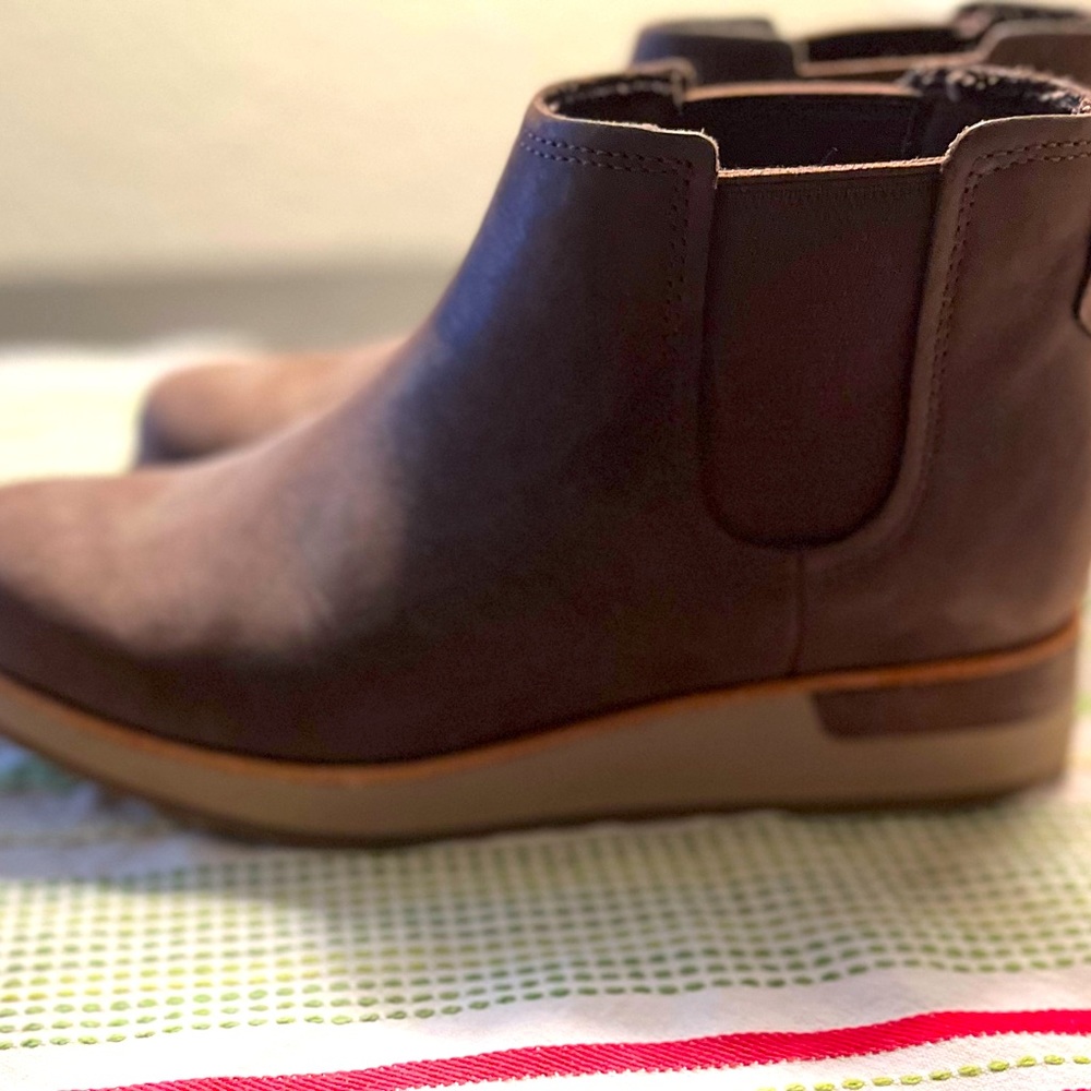 Merrell boots, size 6. Excellent condition, super cute